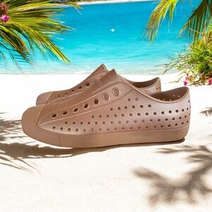 Unisex NATIVE Jefferson Metallic Malta Pink  Shoes Size Men 6 Women 8